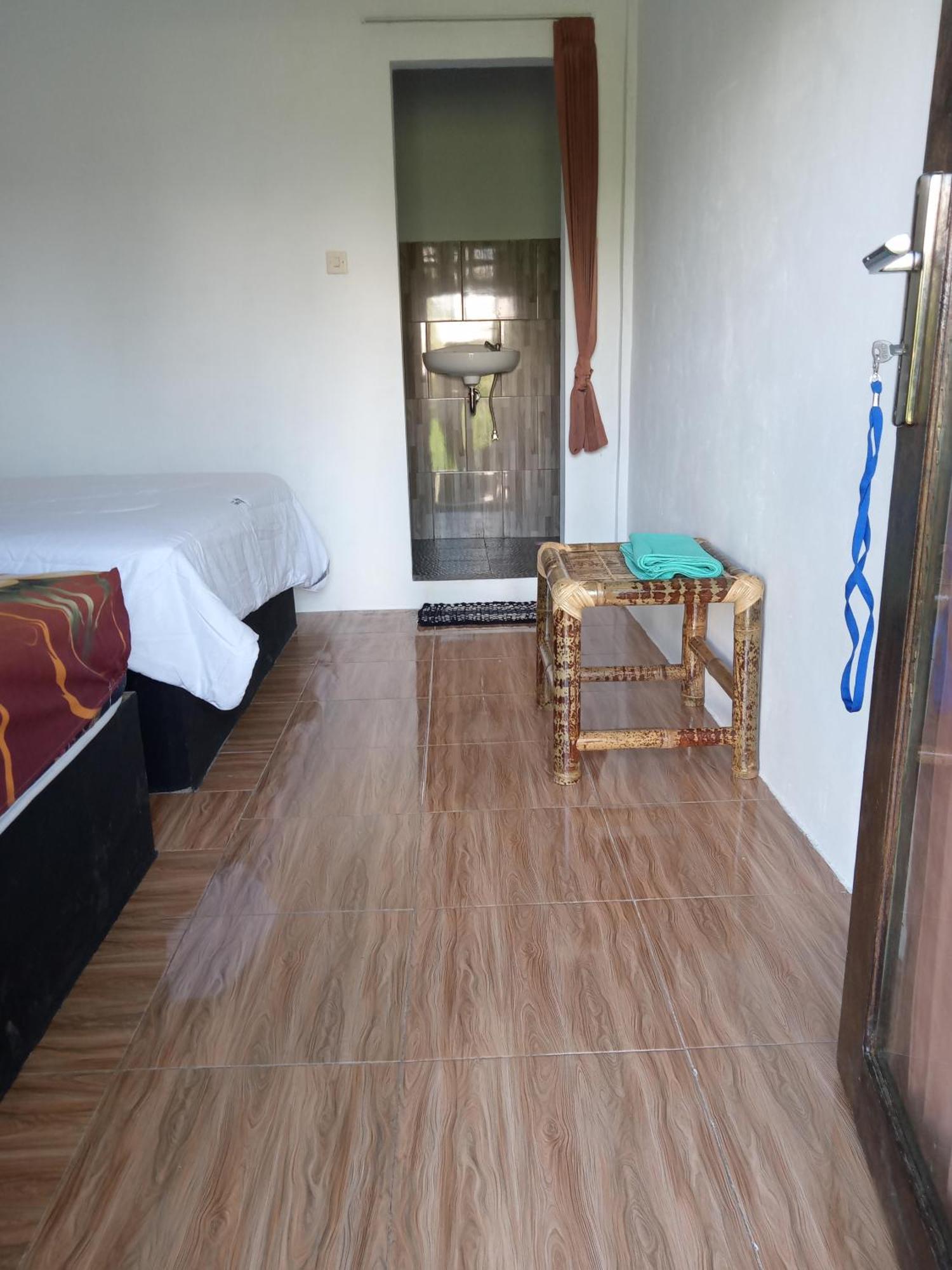 Ramdan Homestay Kuta  エクステリア 写真