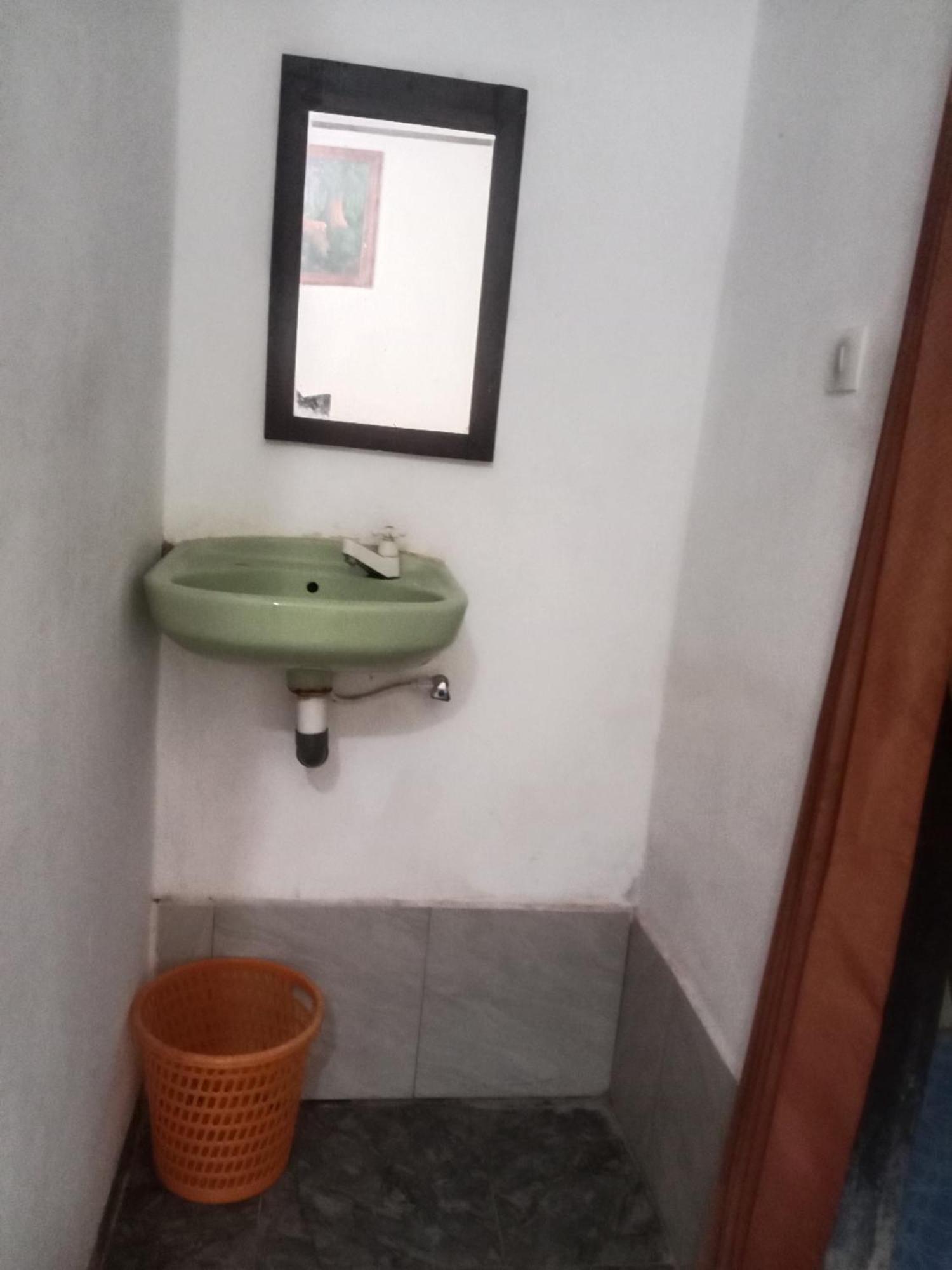Ramdan Homestay Kuta  エクステリア 写真