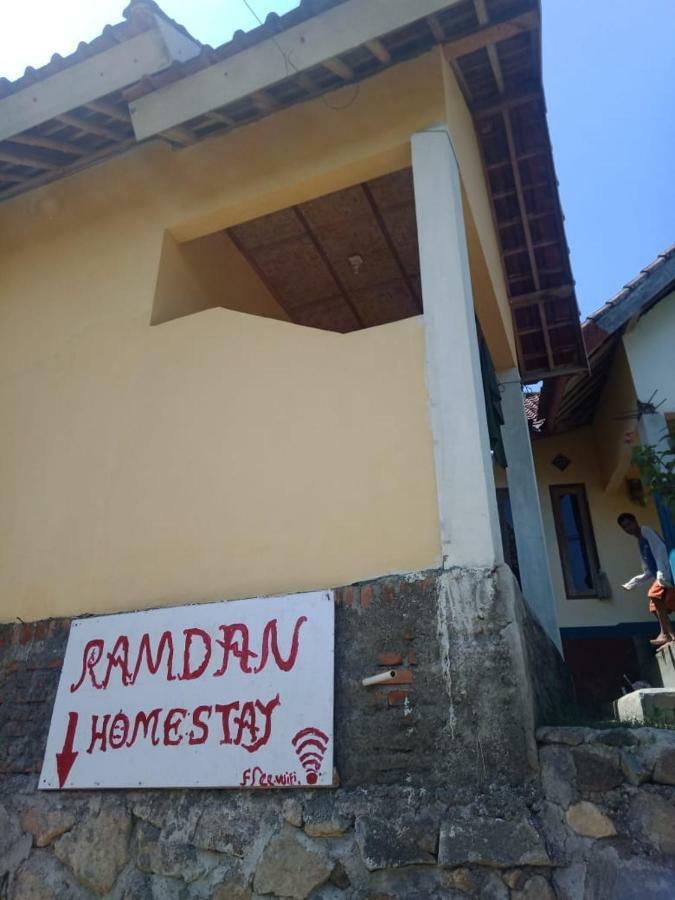 Ramdan Homestay Kuta  エクステリア 写真