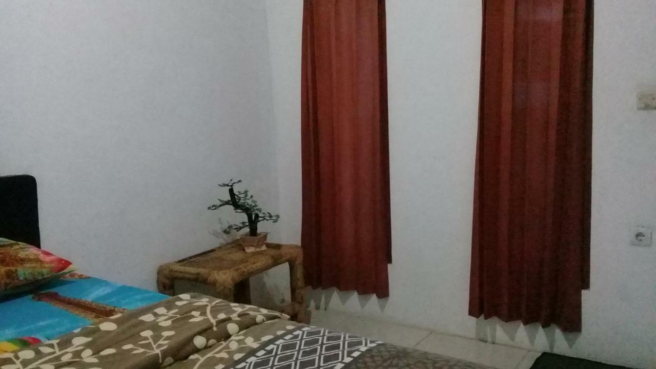 Ramdan Homestay Kuta  エクステリア 写真